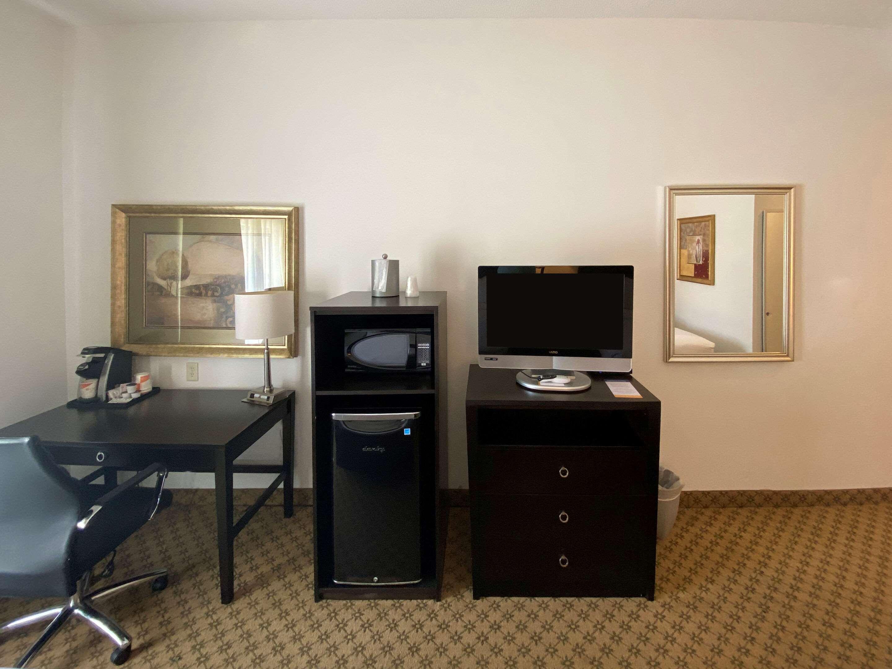 Comfort Inn & Suites Честъртаун Екстериор снимка
