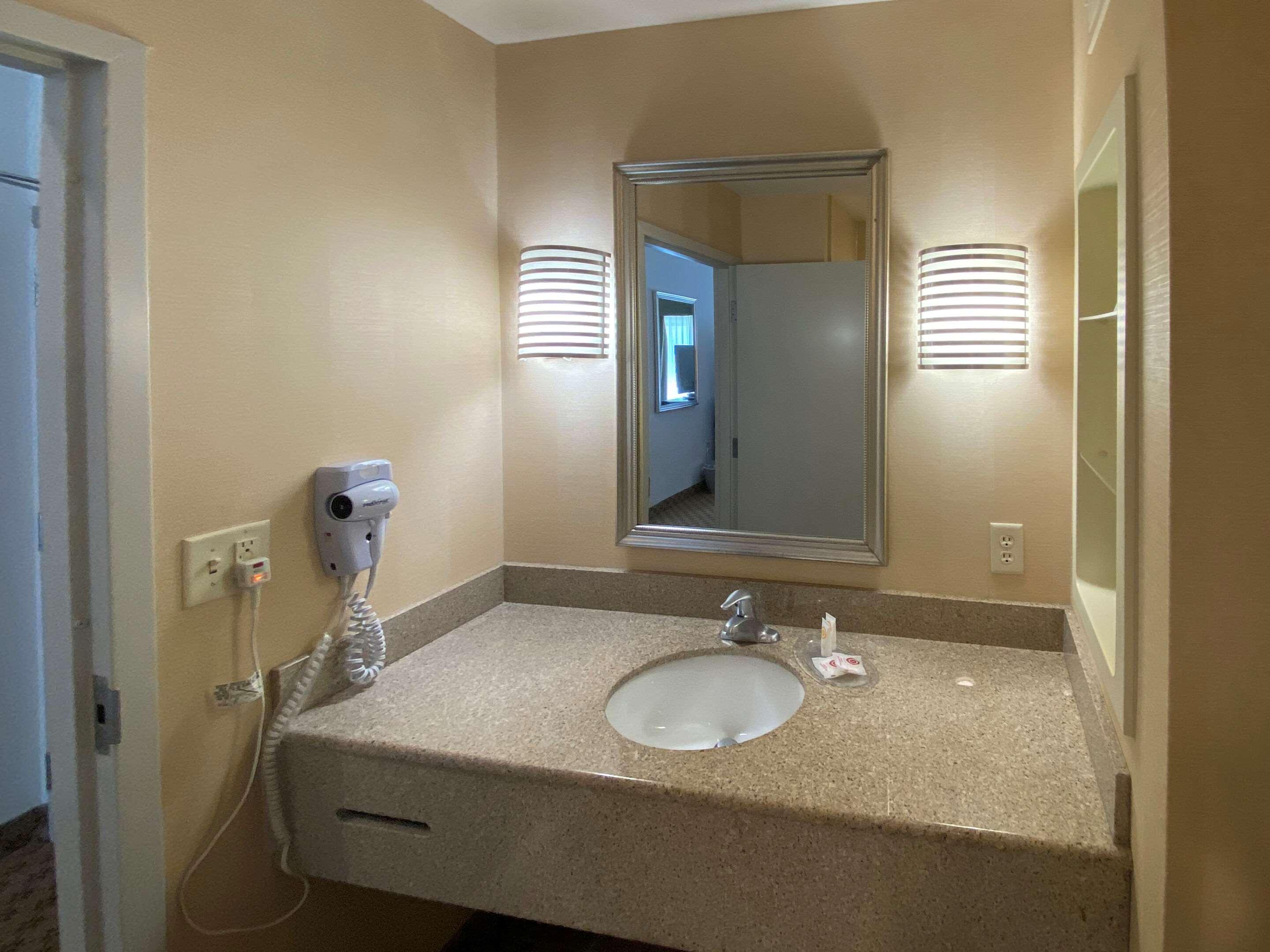 Comfort Inn & Suites Честъртаун Екстериор снимка