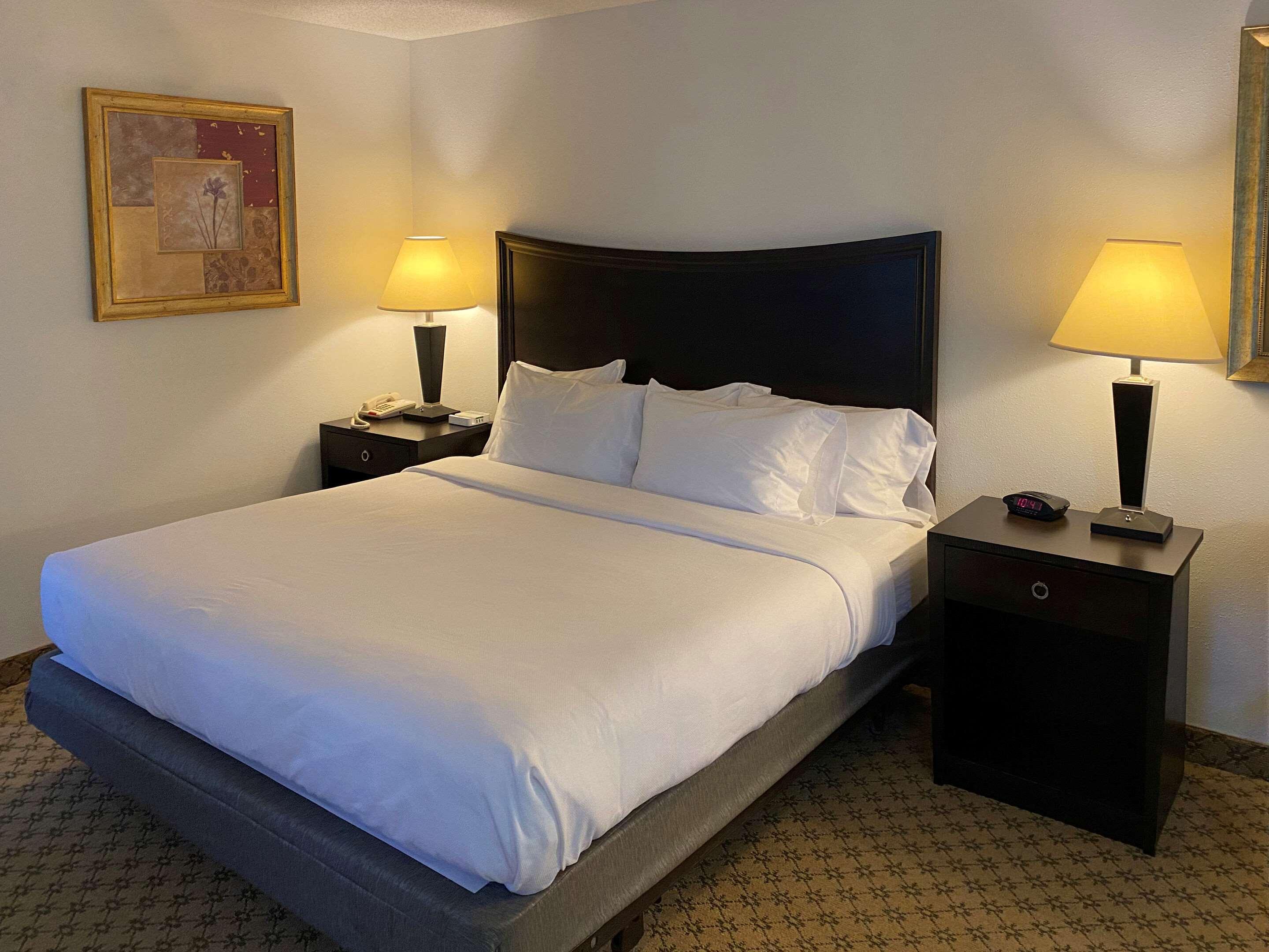 Comfort Inn & Suites Честъртаун Екстериор снимка