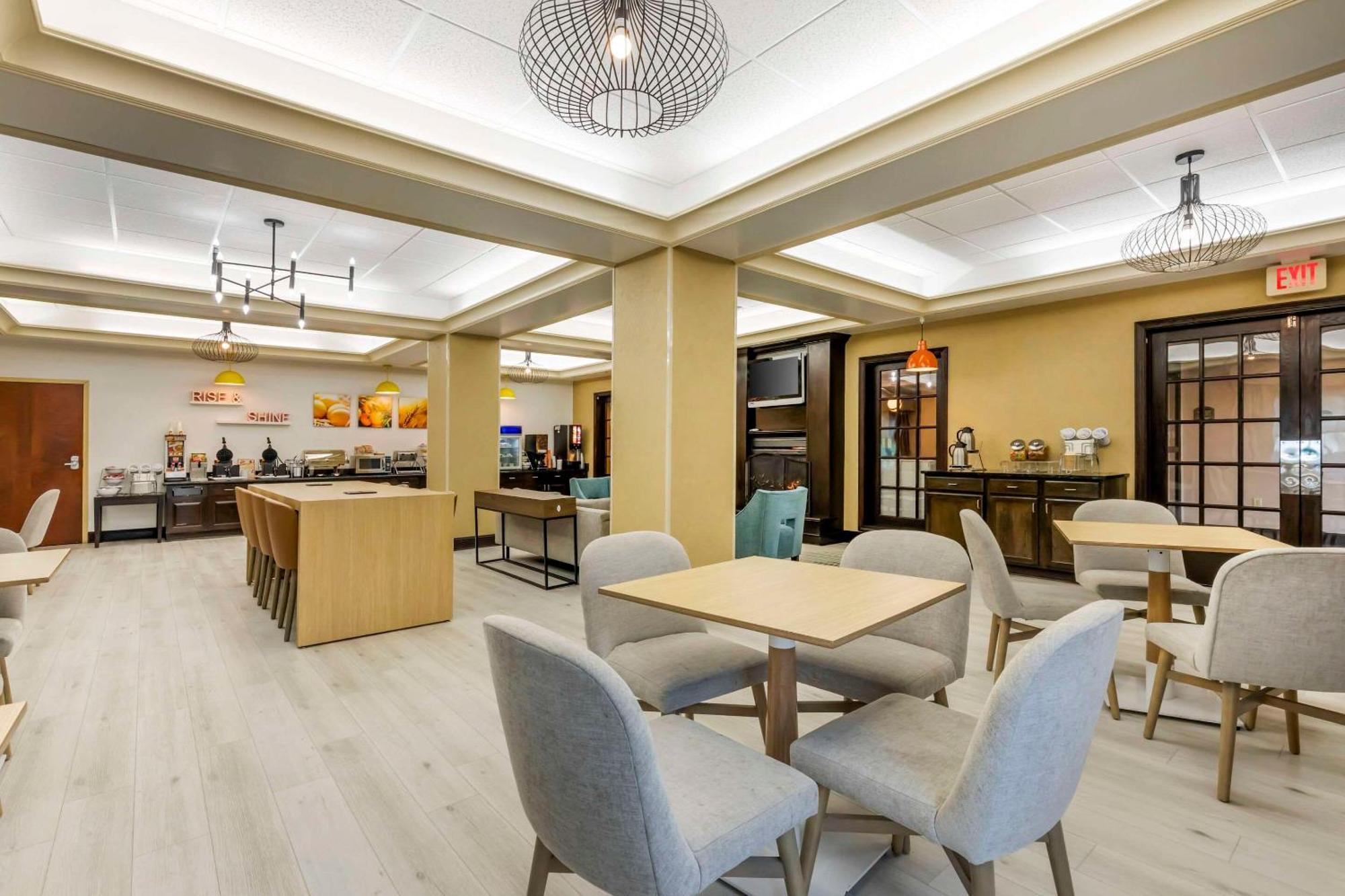 Comfort Inn & Suites Честъртаун Екстериор снимка
