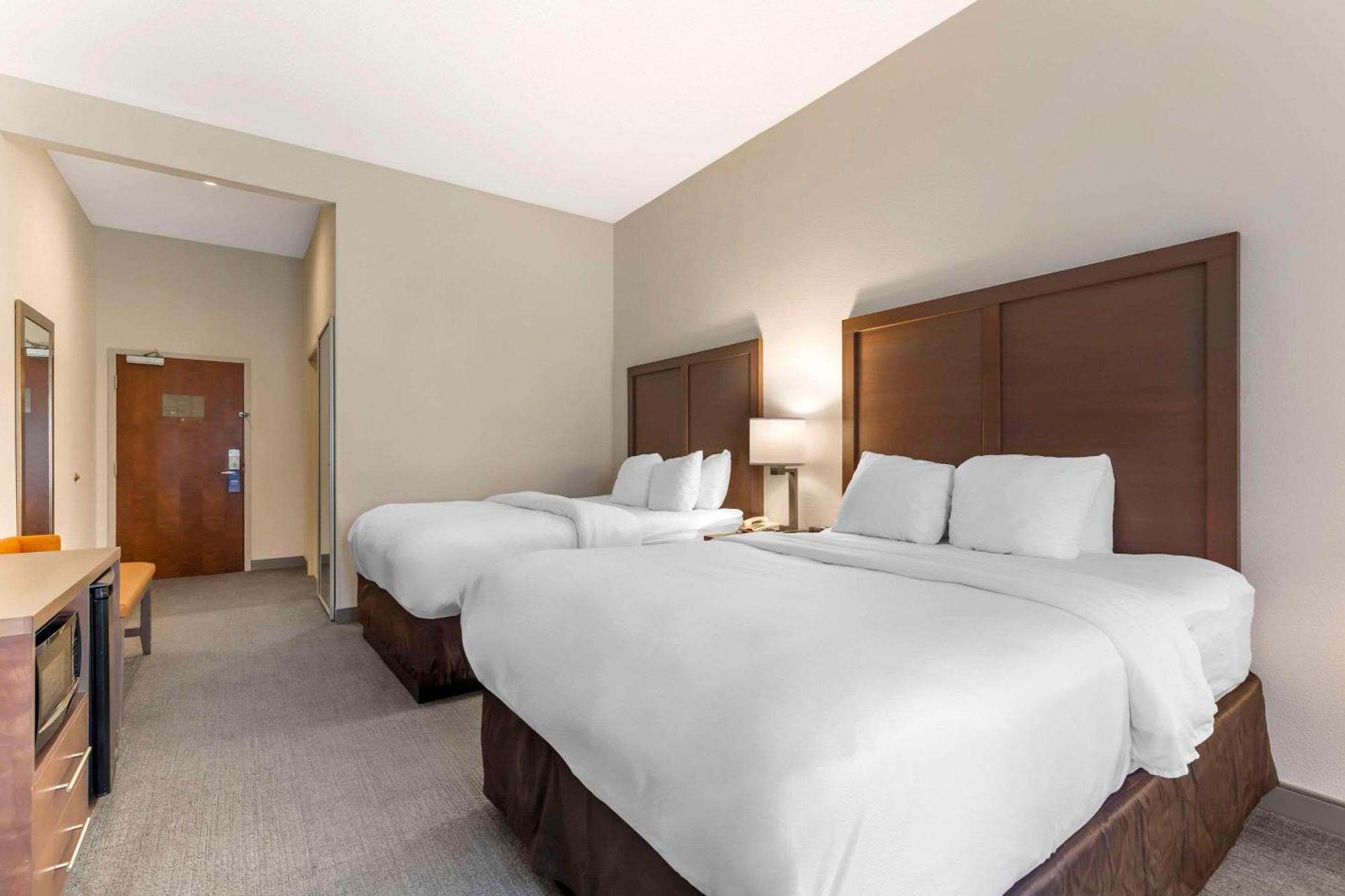 Comfort Inn & Suites Честъртаун Екстериор снимка