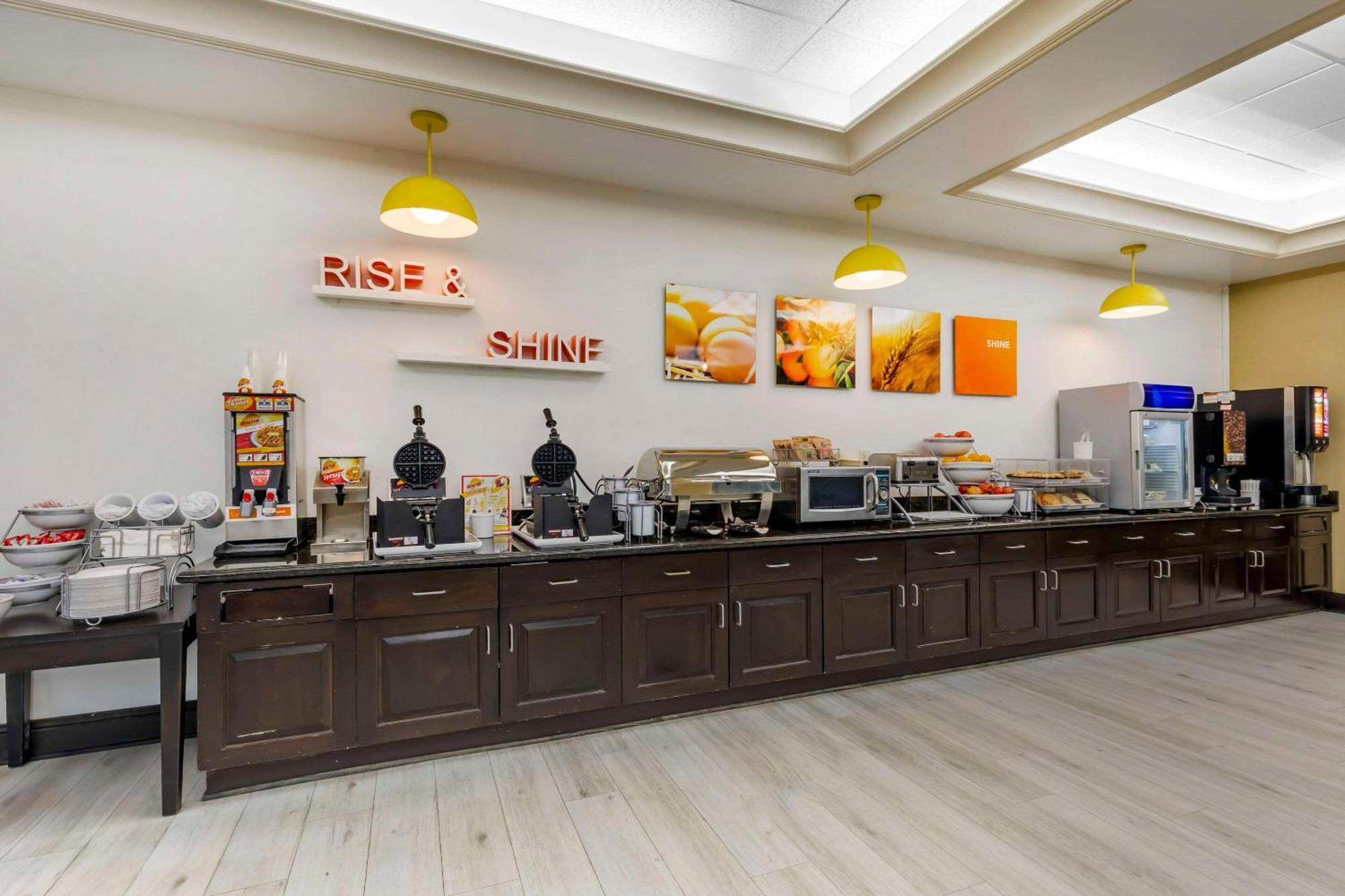Comfort Inn & Suites Честъртаун Екстериор снимка