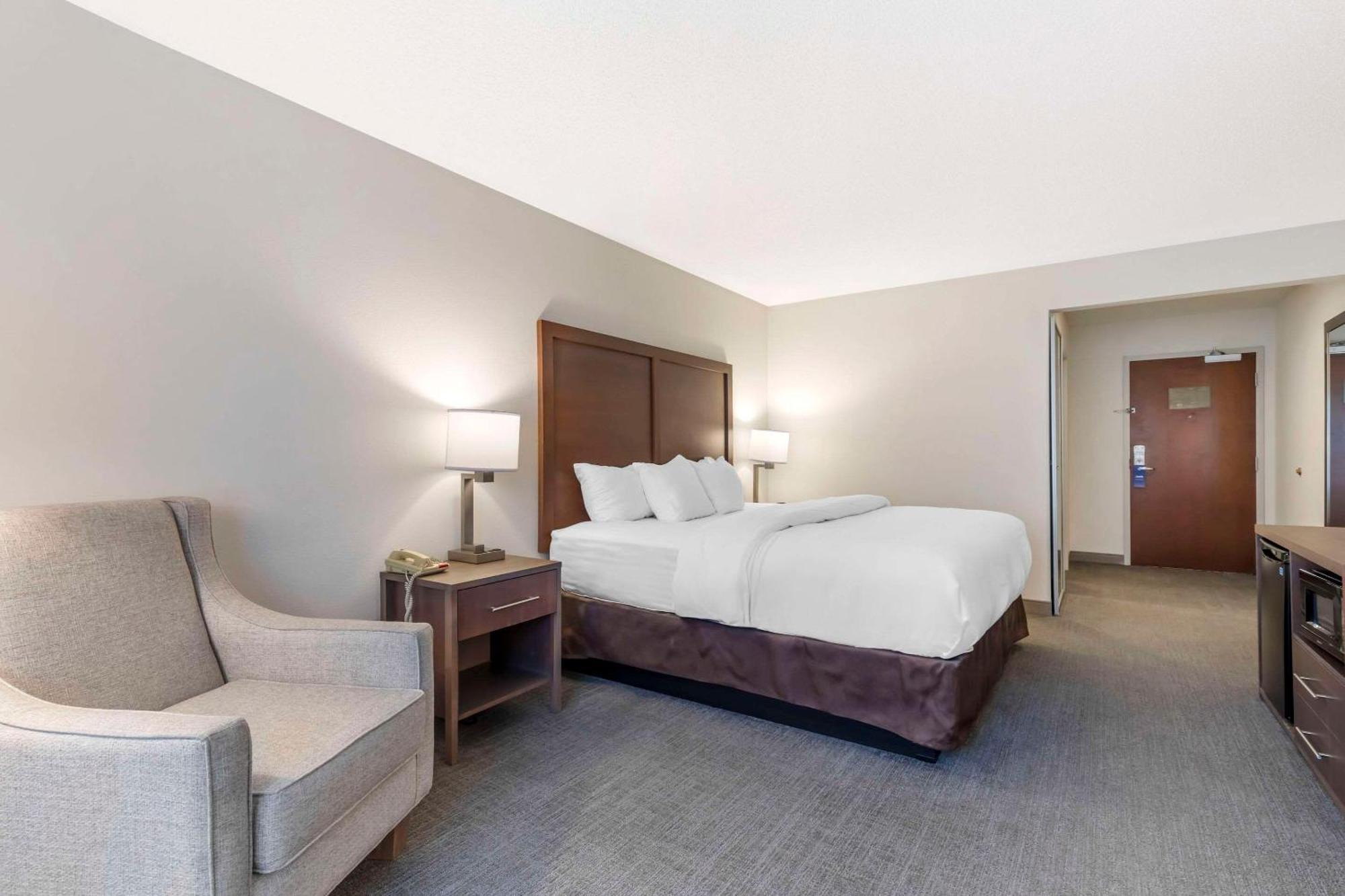 Comfort Inn & Suites Честъртаун Екстериор снимка