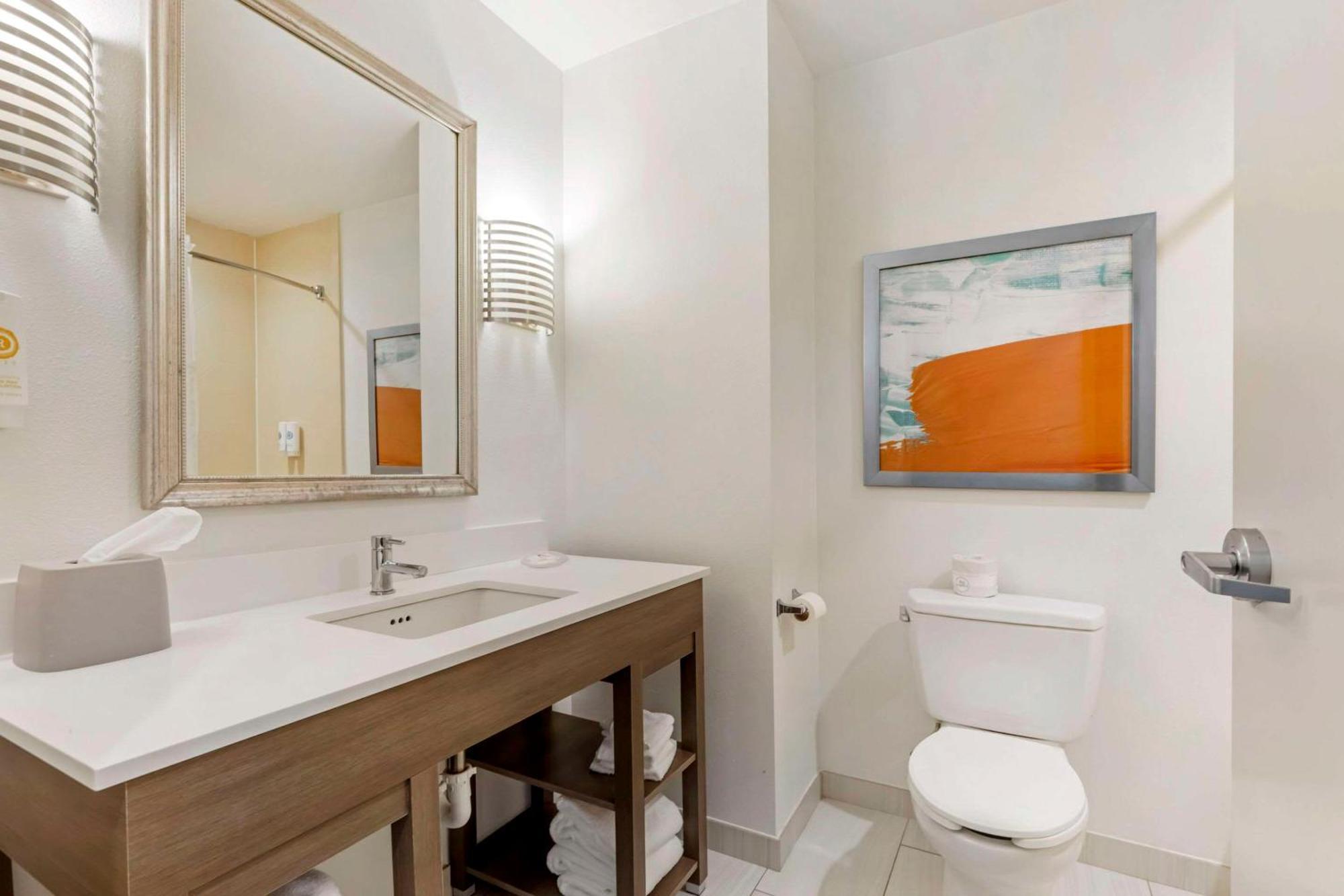 Comfort Inn & Suites Честъртаун Екстериор снимка