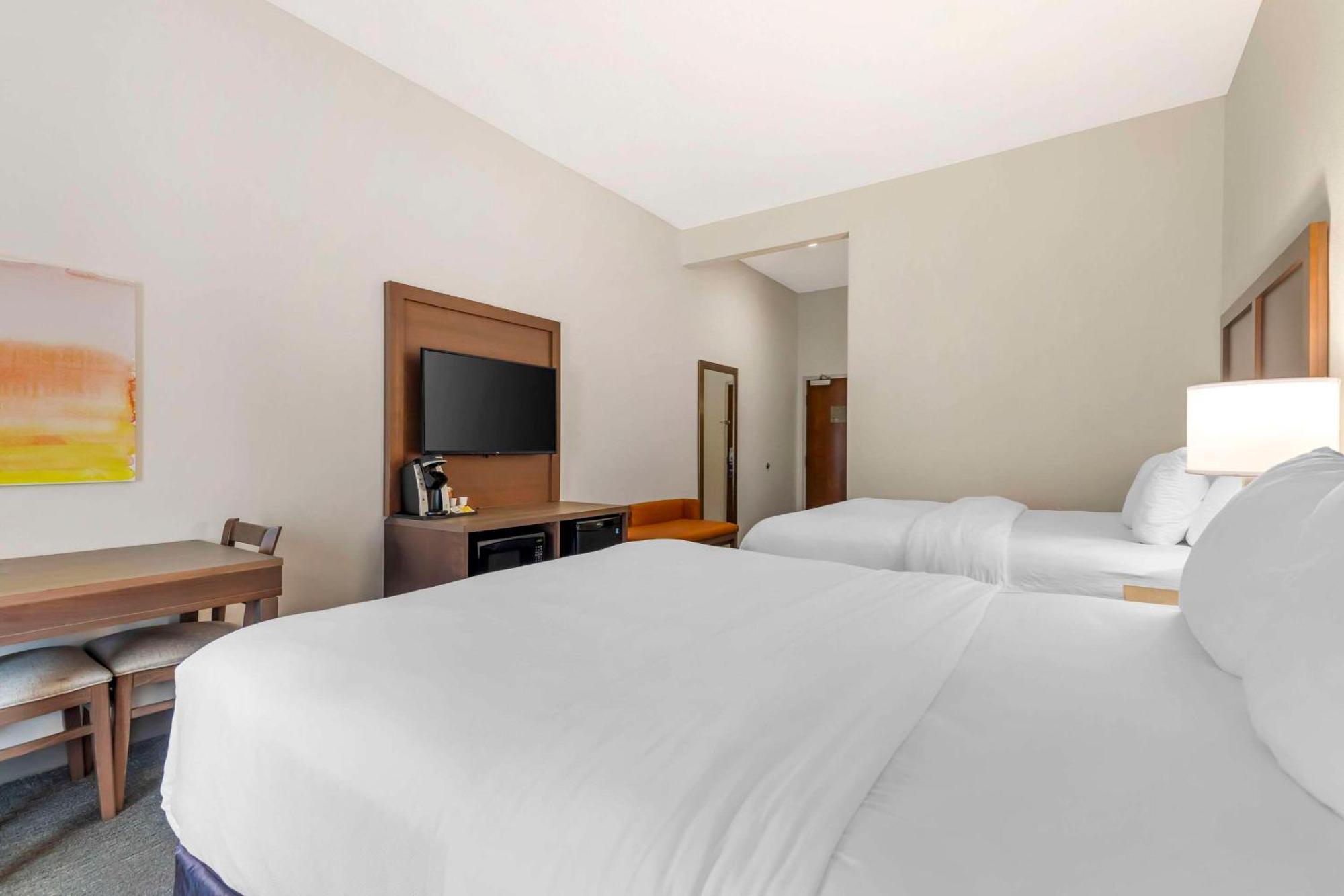 Comfort Inn & Suites Честъртаун Екстериор снимка