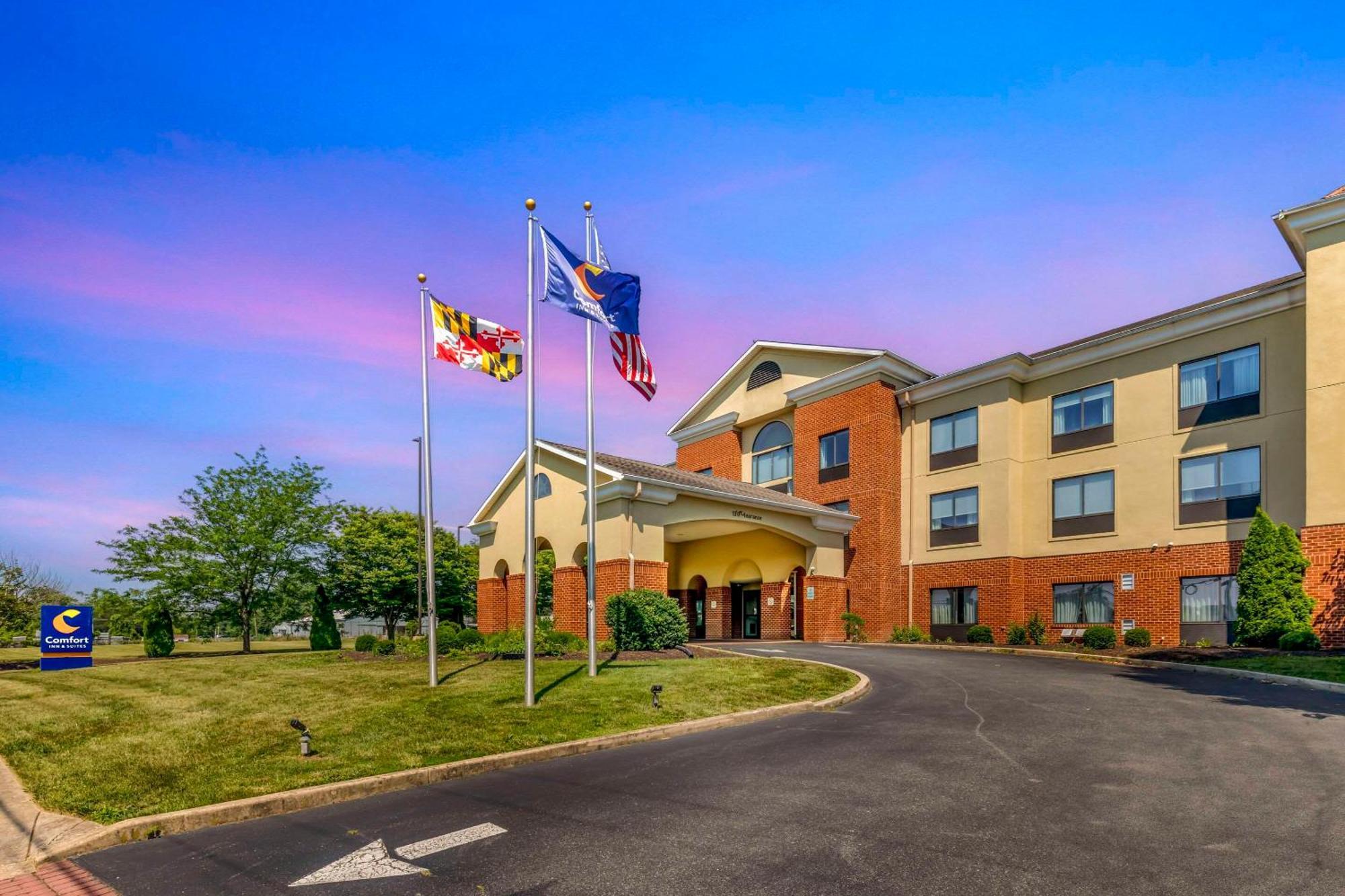 Comfort Inn & Suites Честъртаун Екстериор снимка