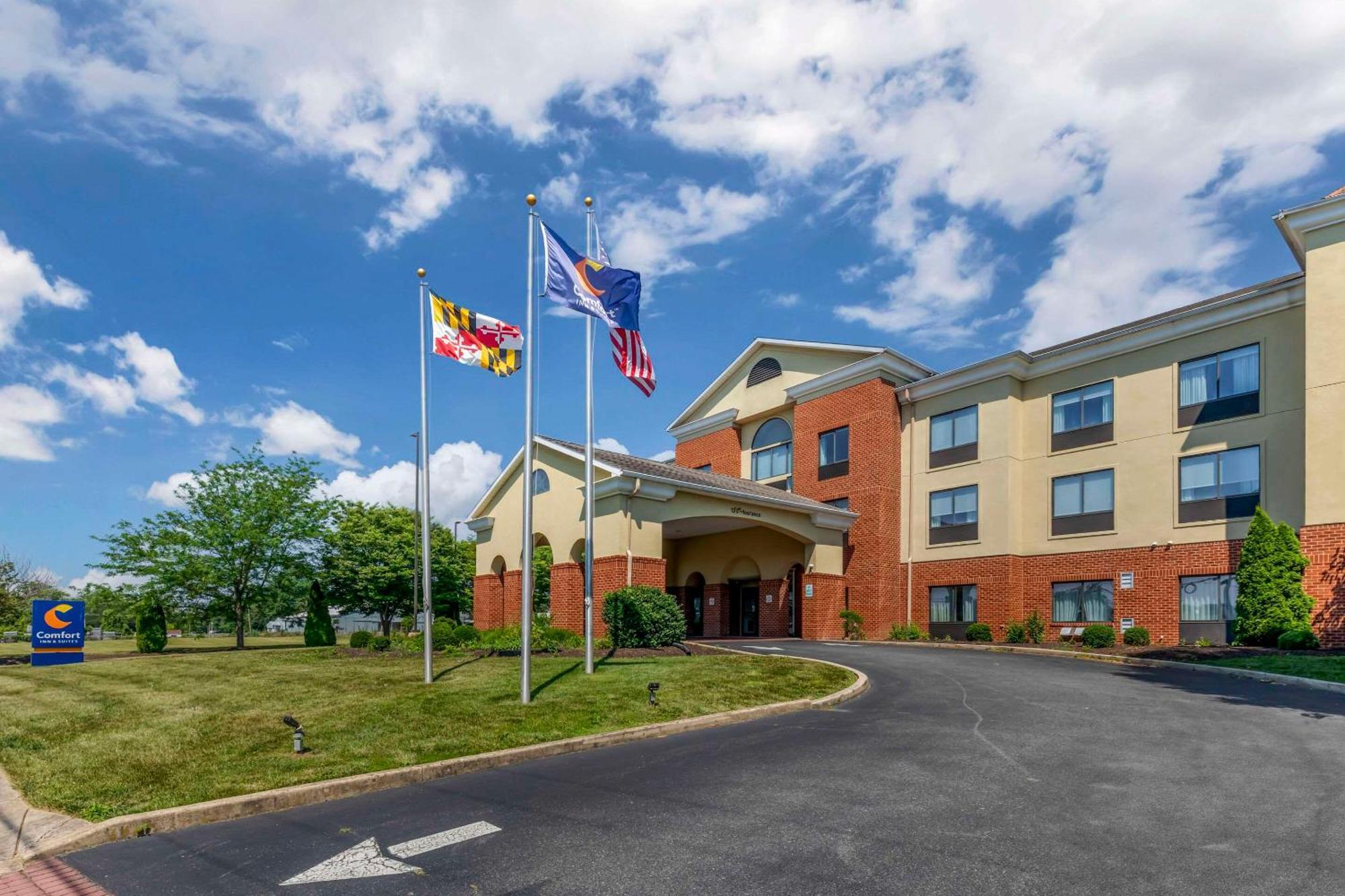 Comfort Inn & Suites Честъртаун Екстериор снимка