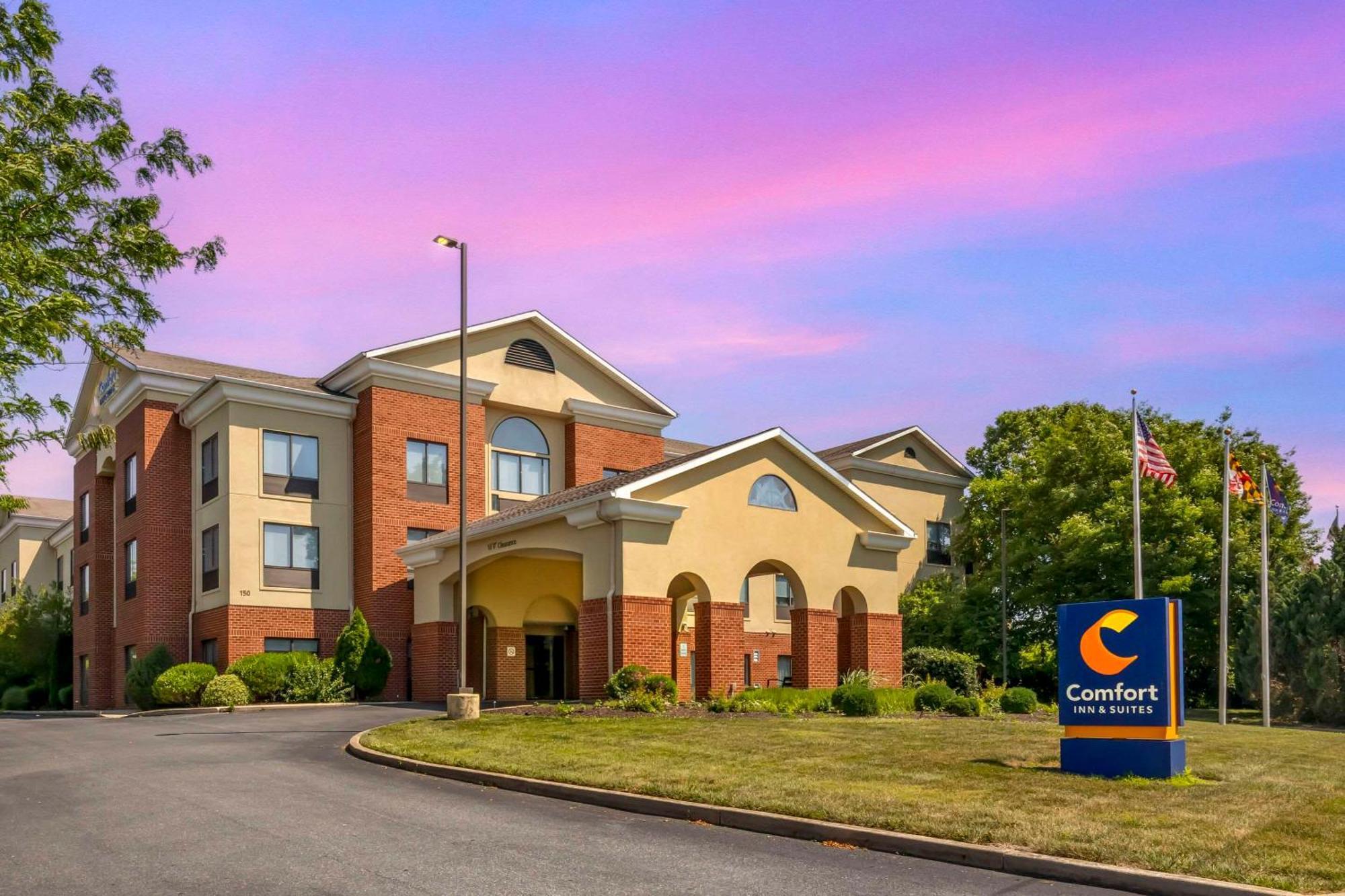 Comfort Inn & Suites Честъртаун Екстериор снимка